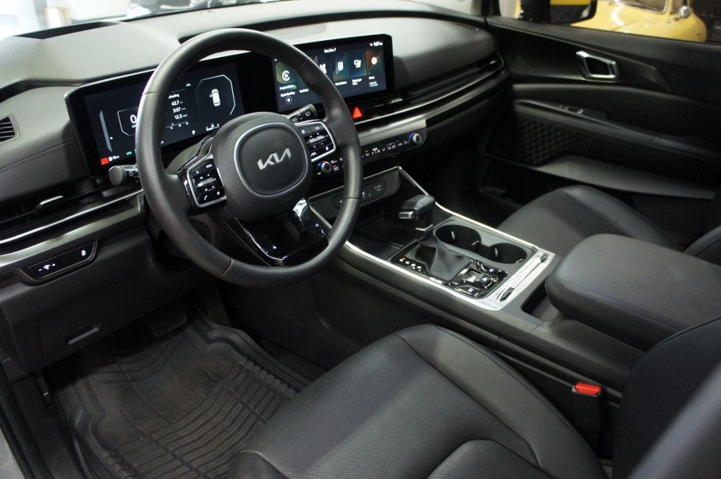 2025 Kia Carnival 1-Owner, SX Prestige, 3rd Row Seats! Immaculate! - 22993658 - 6