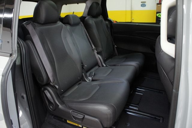 2025 Kia Carnival 1-Owner, SX Prestige, 3rd Row Seats! Immaculate! - 22993658 - 7