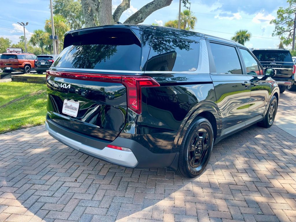 2025 Kia Carnival LXS photo 4