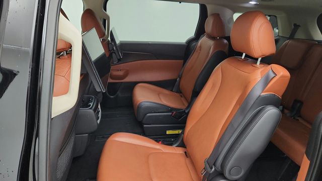 2025 Kia Carnival SX FWD w/ Rear Seat Entertainment & Dark Edition Pkg - 23081003 - 19