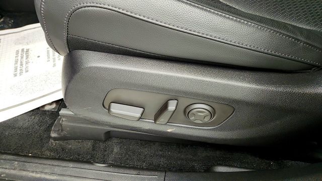 2025 Kia Carnival SX Prestige w/ VIP Lounge Seating & Ambient Lighting - 23011304 - 10