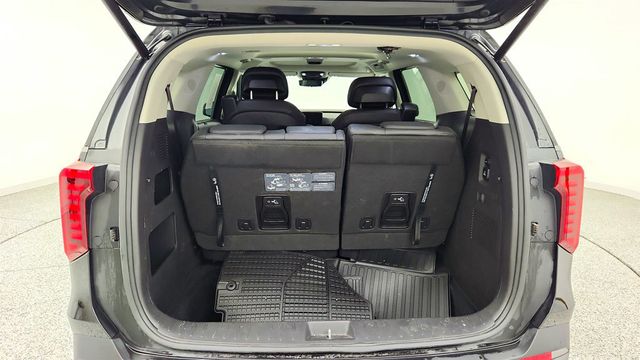 2025 Kia Carnival SX Prestige w/ VIP Lounge Seating & Ambient Lighting - 23011304 - 23