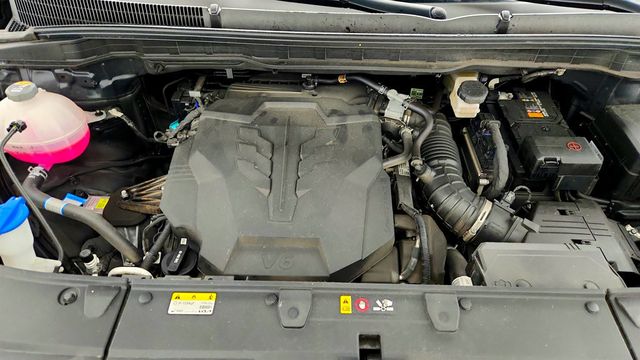 2025 Kia Carnival SX Prestige w/ VIP Lounge Seating & Ambient Lighting - 23011304 - 28