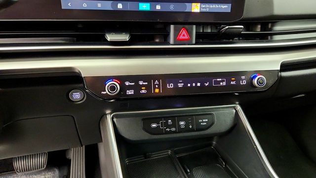 2025 Kia Carnival Hybrid SX FWD Dark Edition w/ Rear Seat Entertainment & Tow Hitch - 23089843 - 17