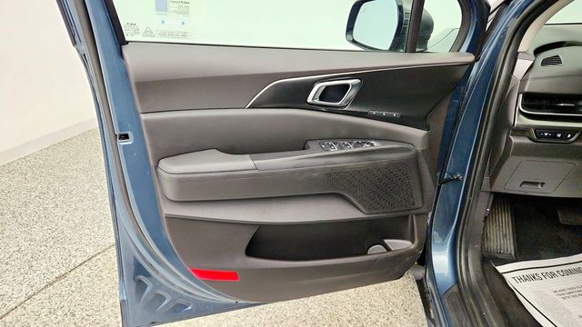 2025 Kia Carnival Hybrid SX FWD w/ Dark Edition Package & Auto-Dimming Mirror - 23089784 - 10