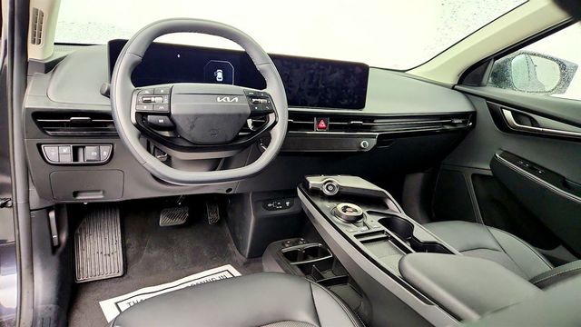 2025 Kia EV6 Light Long Range RWD w/ Technology Package - 23049674 - 11