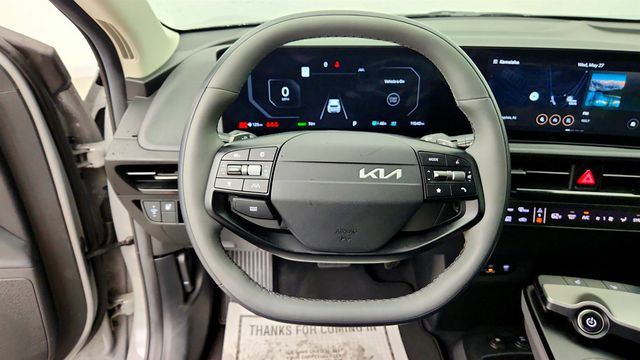 2025 Kia EV6 Light Long Range RWD w/ Technology Package - 23032625 - 11