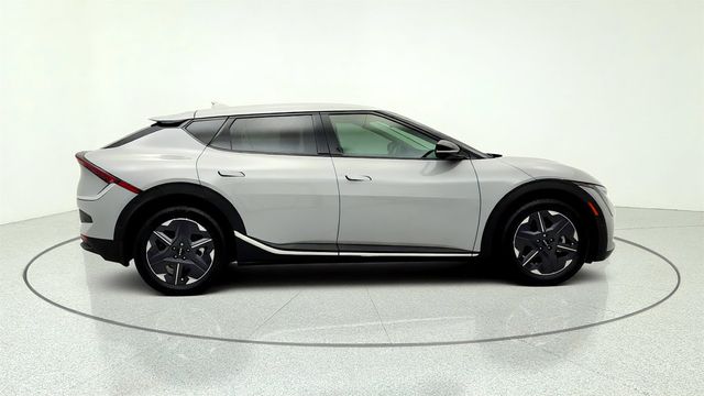 2025 Kia EV6 Light Long Range RWD w/ Technology Package - 23032625 - 3