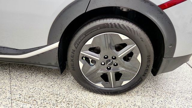 2025 Kia EV6 Light Long Range RWD w/ Technology Package - 23032625 - 8