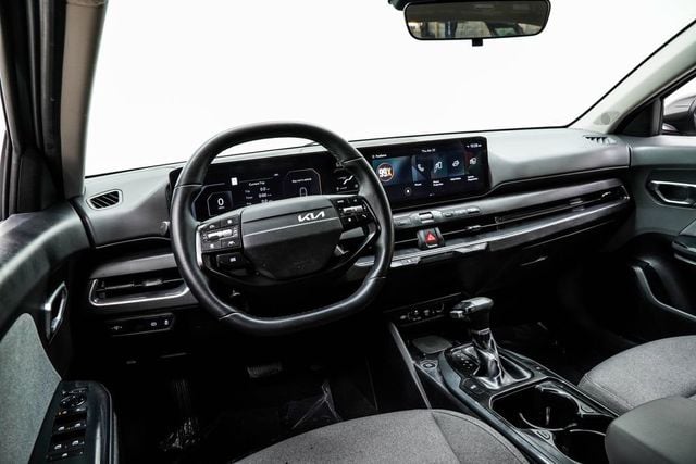 2025 Kia K4 EX AT's photo