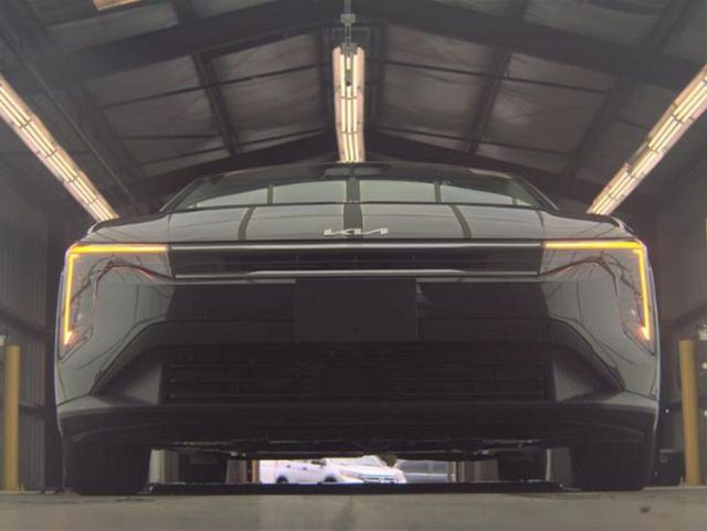 2025 Kia K4 LX FWD - 23017697 - 3