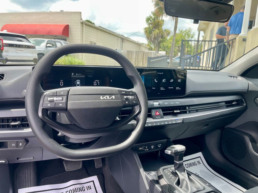 2025 Kia K4 LX photo 12