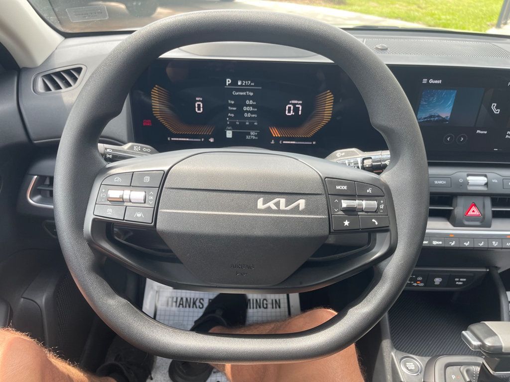 2025 Kia K4 LX photo 13