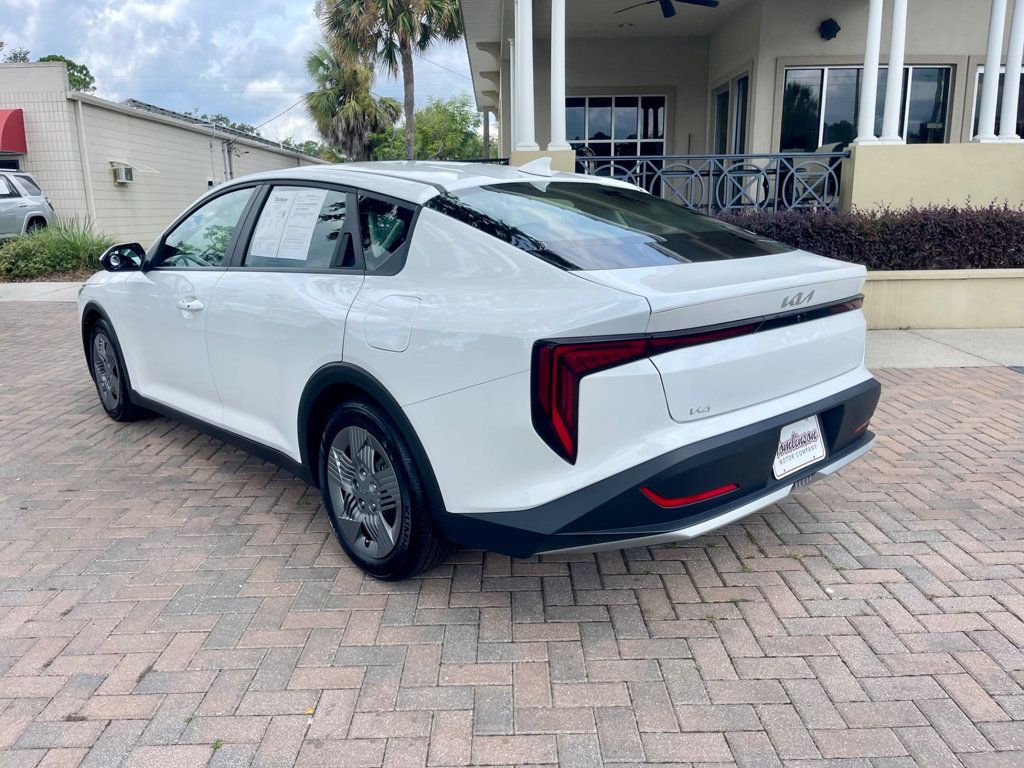 2025 Kia K4 LX photo 3
