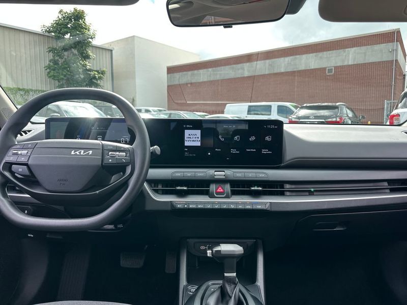 2025 Kia K4 LXS - 22977619 - 13