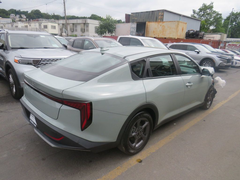 Kia K4 photo 4