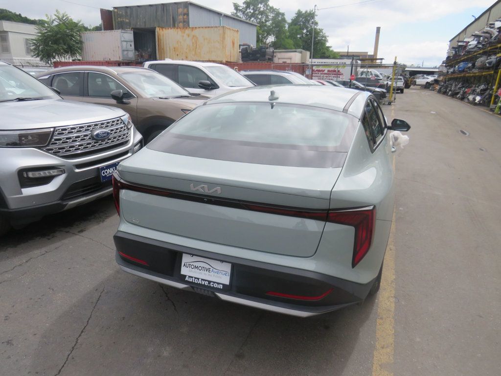 Kia K4 photo 5
