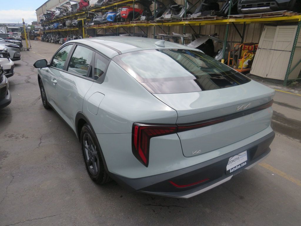 Kia K4 photo 6