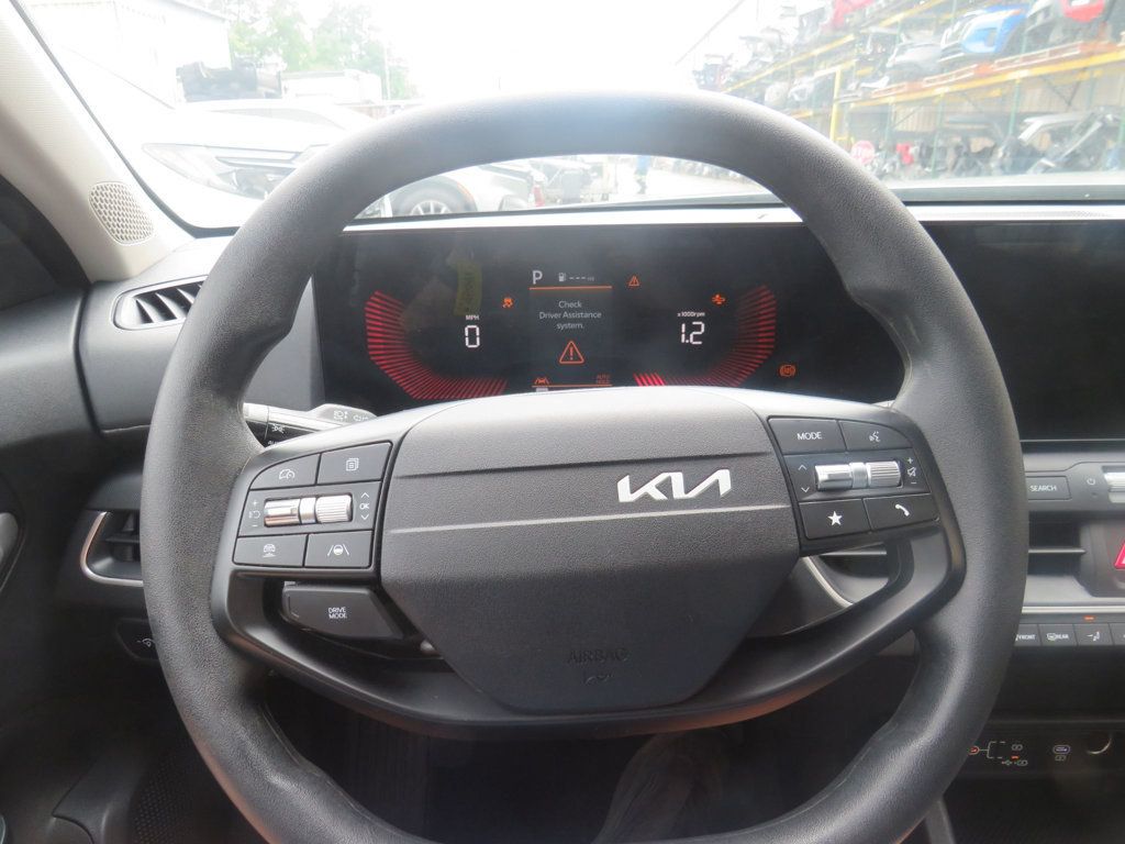 Kia K4 photo 9
