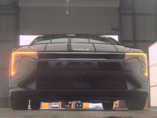 2025 Kia K4 LXS FWD - 23042073 - 3