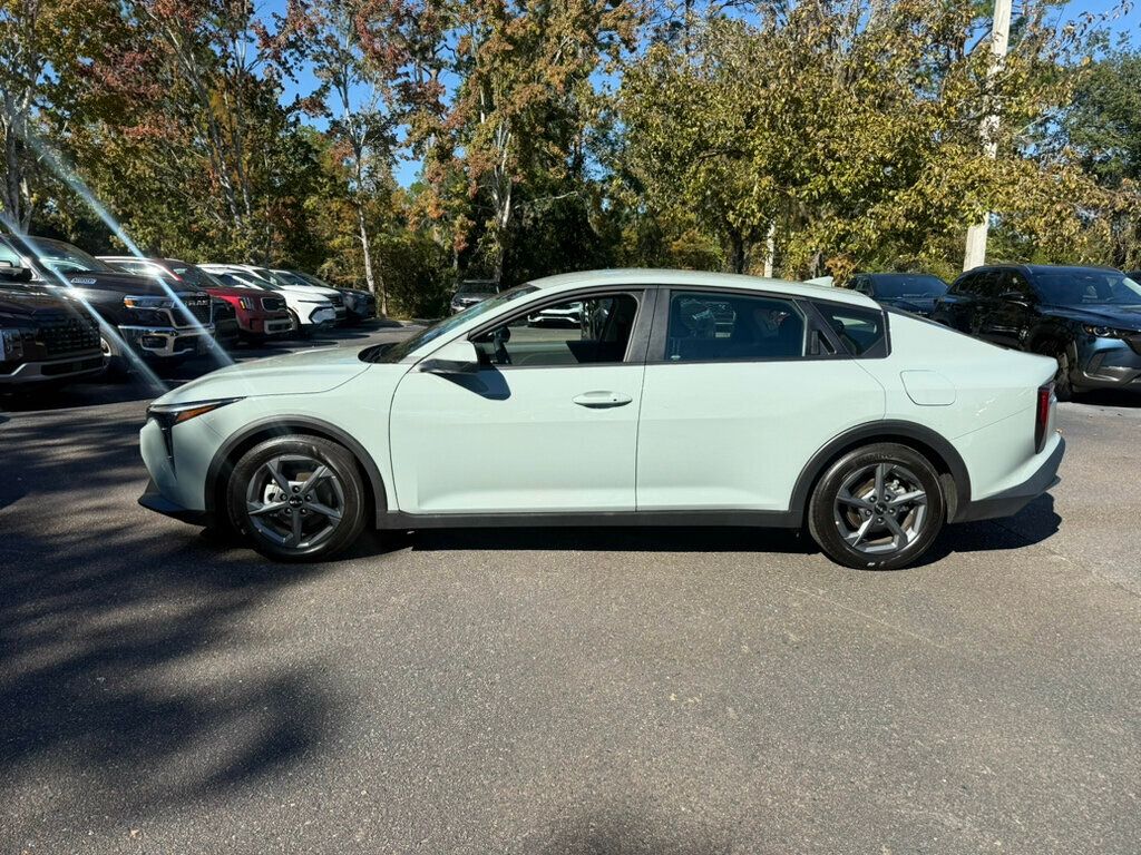 2025 Kia K4 LXS photo 2