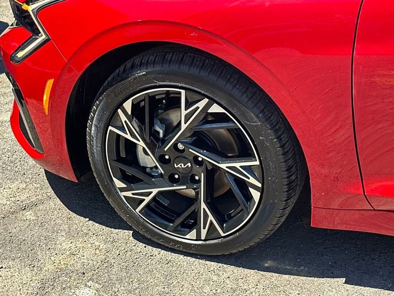 2025 Kia K5 GT-Line photo 10