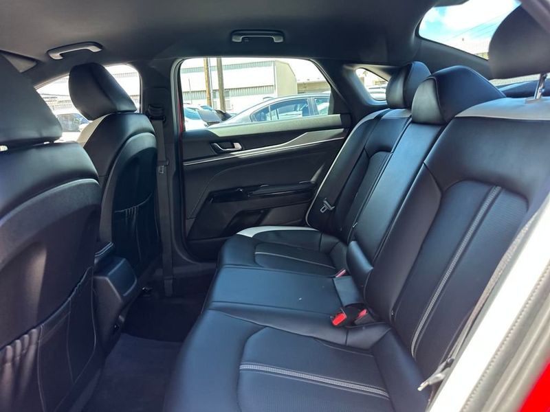 2025 Kia K5 GT-Line photo 13