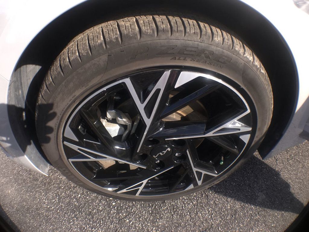 2025 Kia K5 GT-Line photo 10