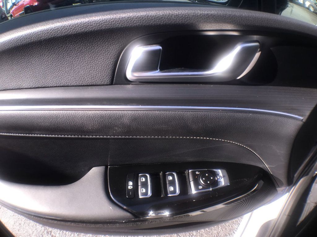 2025 Kia K5 GT-Line photo 11