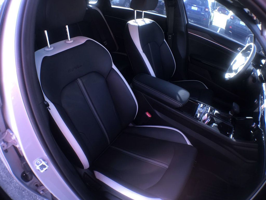 2025 Kia K5 GT-Line photo 18