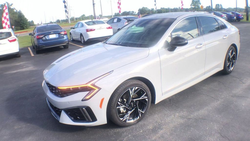 2025 Kia K5 GT-Line photo 4