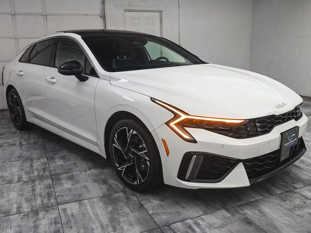 2025 Kia K5 GT-Line photo 3