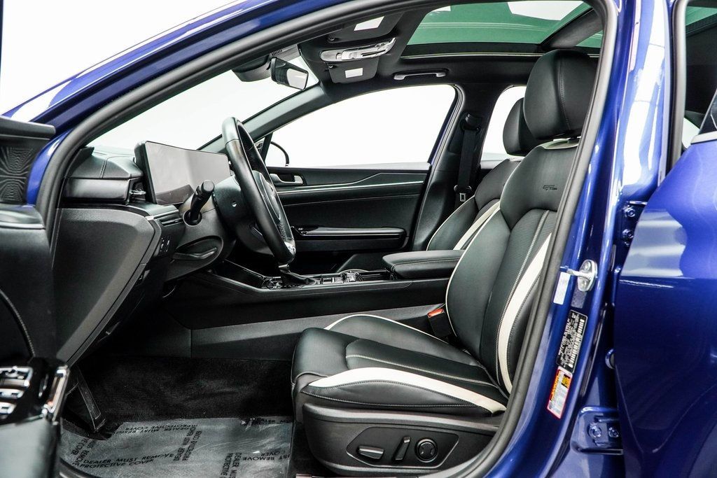 2025 Kia K5 GT-Line photo 40