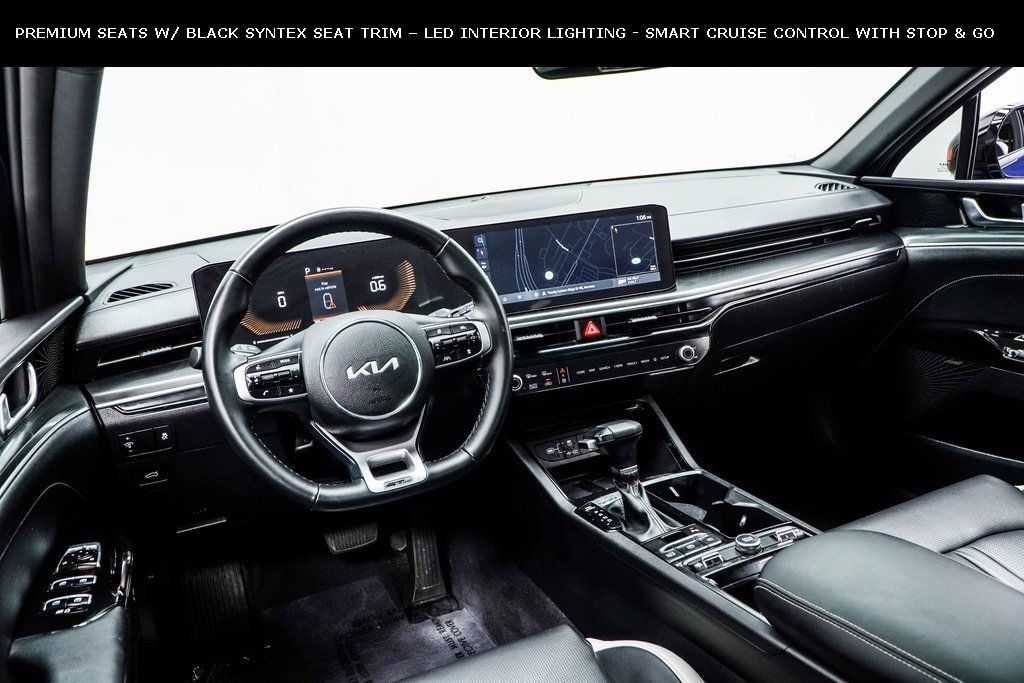 2025 Kia K5 GT-Line photo 5