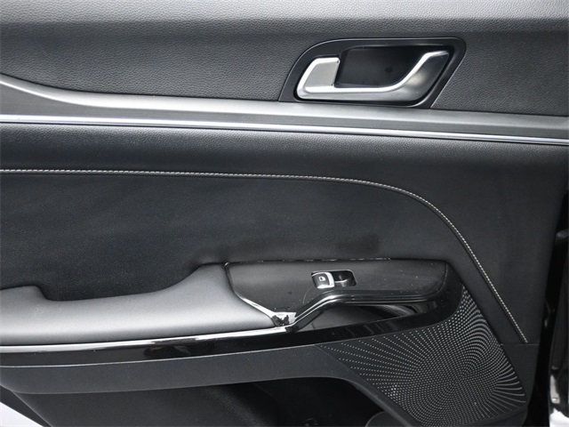 2025 Kia K5 GT-Line photo 11