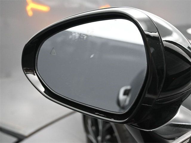 2025 Kia K5 GT-Line photo 4
