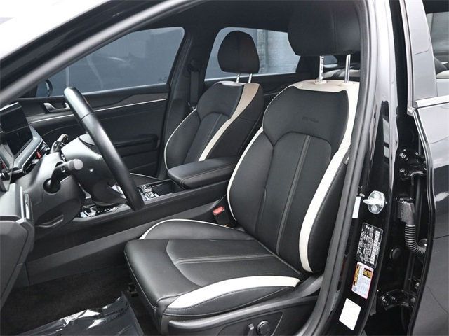 2025 Kia K5 GT-Line photo 5