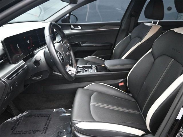 2025 Kia K5 GT-Line photo 6