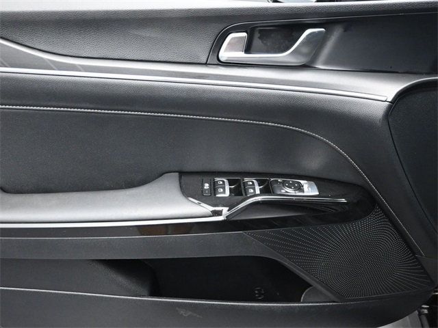2025 Kia K5 GT-Line photo 8
