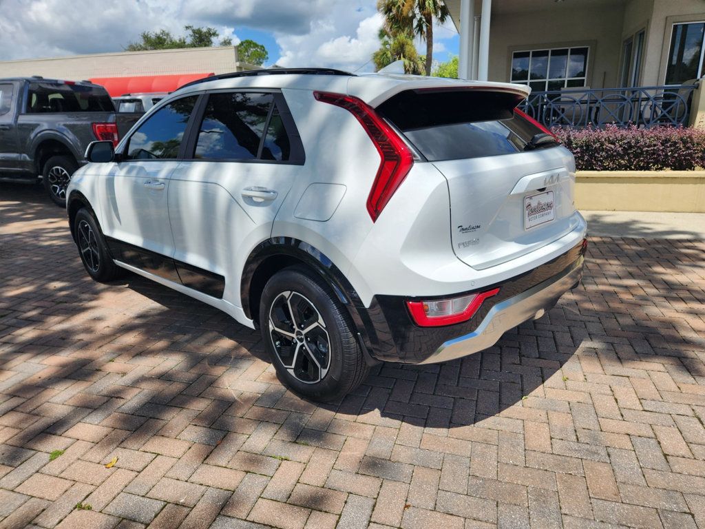 2025 Kia Niro SX photo 2
