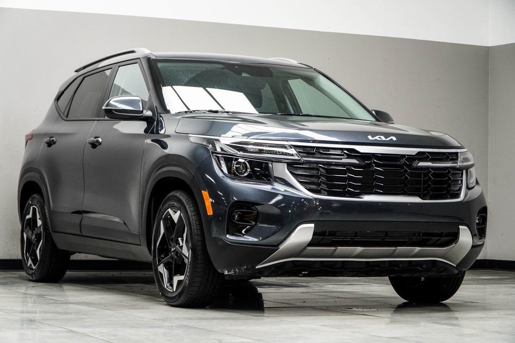 2025 Kia Seltos S photo 2