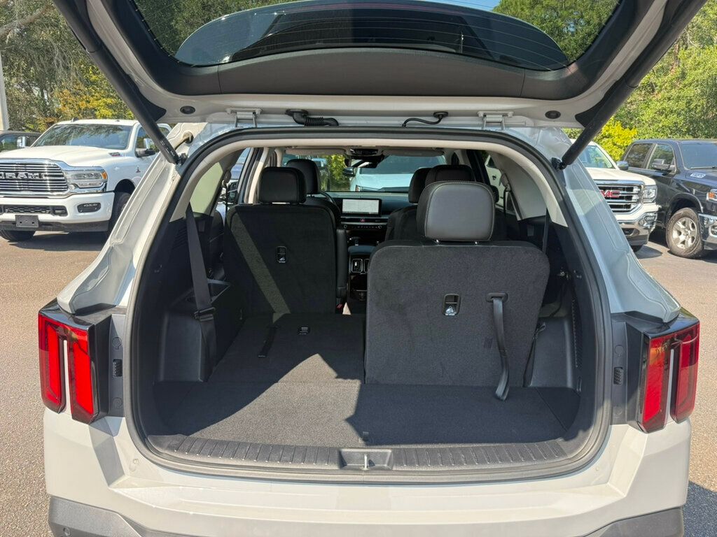 2025 Kia Sorento SX photo 8