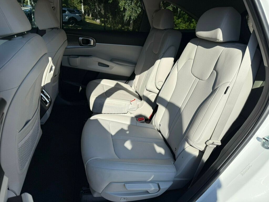 2025 Kia Sorento Hybrid EX photo 6