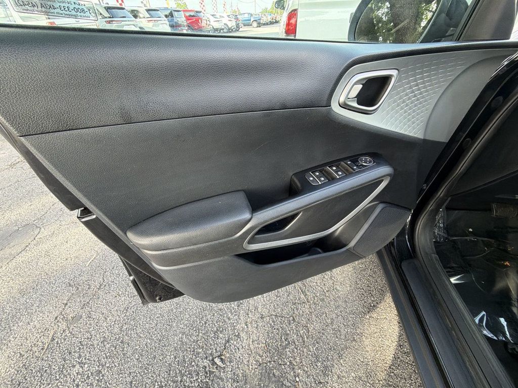 Kia Soul LX photo 12
