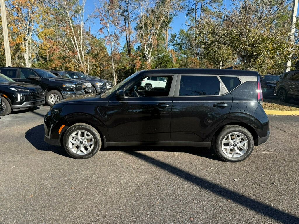 2025 Kia Soul LX photo 2