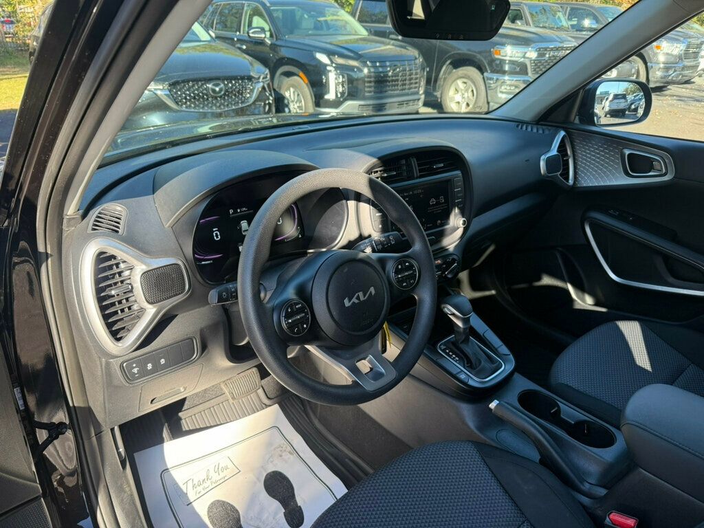2025 Kia Soul LX photo 3