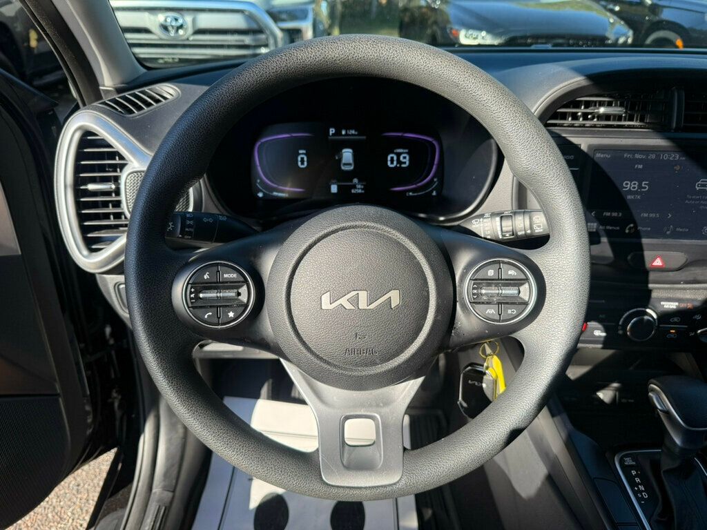 2025 Kia Soul LX photo 4