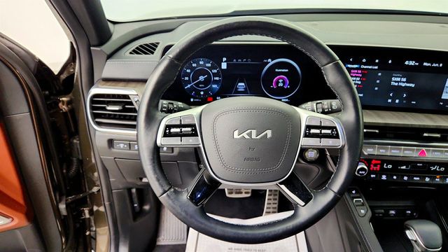 2025 Kia Telluride SX AWD w/ Captain's Chairs Pkg & Mahogany Interior - 23037913 - 13