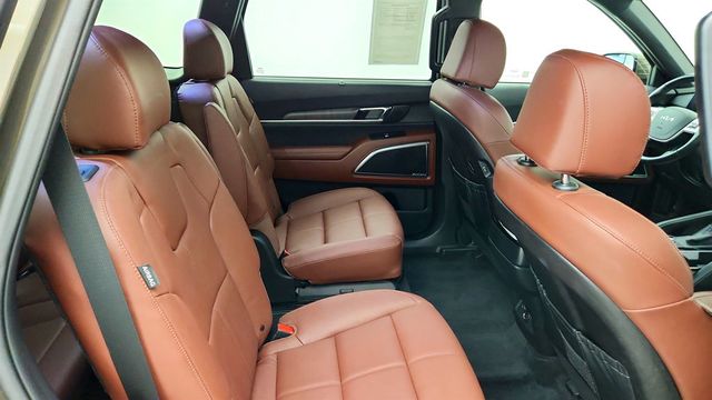 2025 Kia Telluride SX AWD w/ Captain's Chairs Pkg & Mahogany Interior - 23037913 - 24
