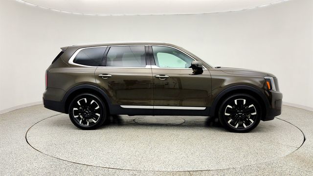 2025 Kia Telluride SX AWD w/ Captain's Chairs Pkg & Mahogany Interior - 23037913 - 3